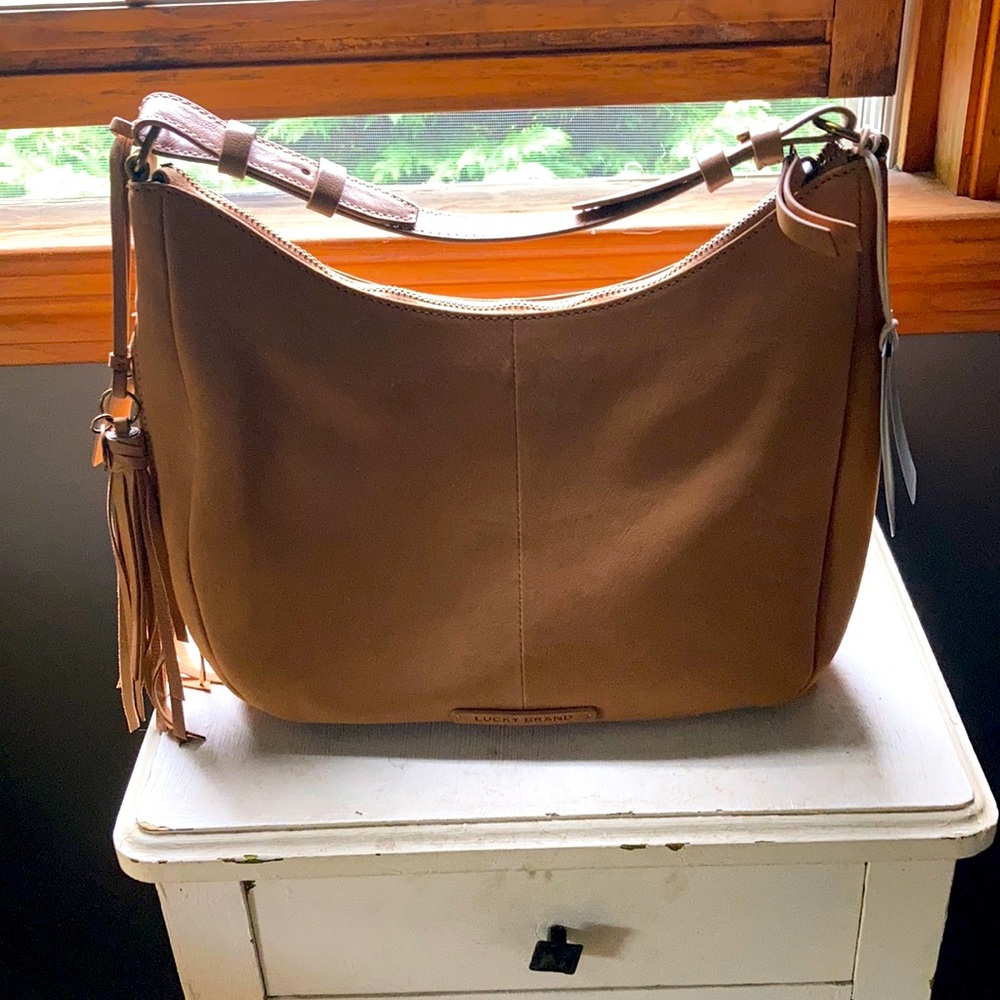 Lucky brand tan purse, 100% leather. Adjustable strap.